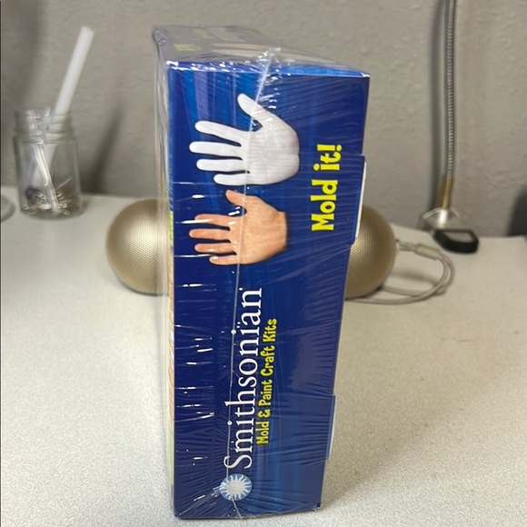 Smithsonian Mold & Paint Craft Kit - Picture 2 of 5